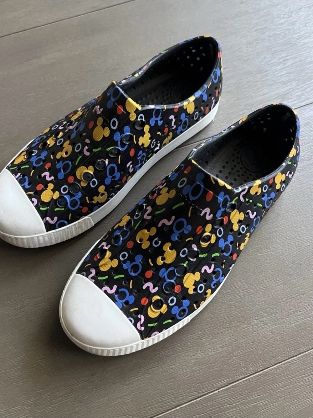Disney Native Shoes Mickey Mouse Jefferson Men's 3 Women's 5 Rad Confetti